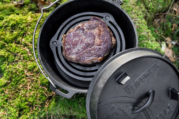 Казан-жарівня чавунна Petromax Dutch Oven ft4.5 на ніжках 3,5 л